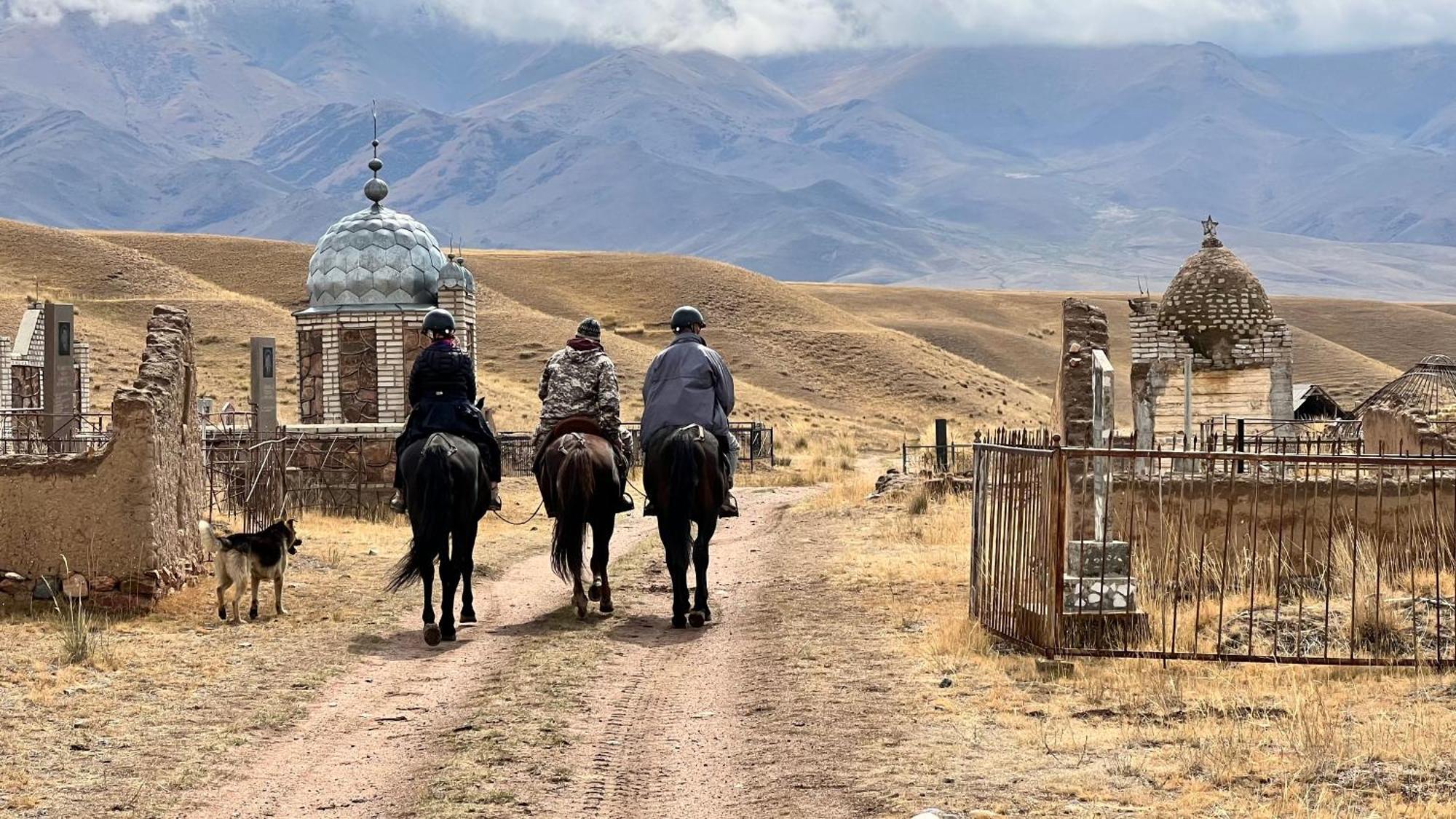 Kyzart Hotel & Horse Tours Bagysh Exteriör bild